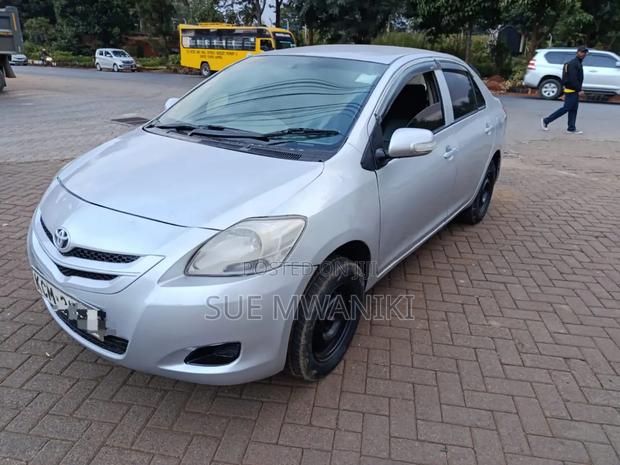 Toyota Belta 2012 Silver