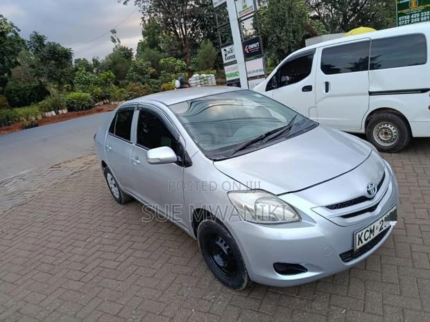 Toyota Belta 2012 Silver