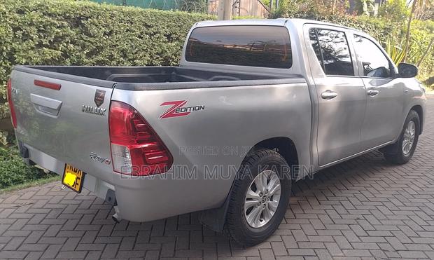 Toyota Hilux 2020 Silver