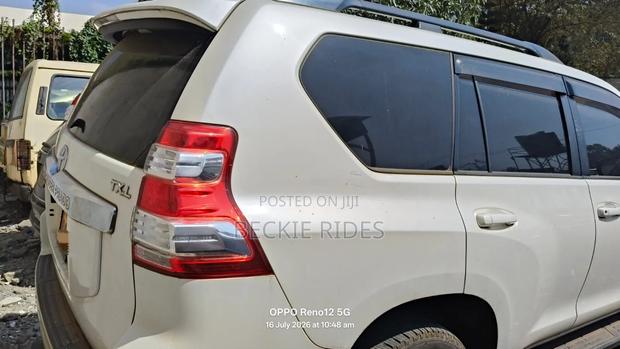 Toyota Land Cruiser Prado 2017 White
