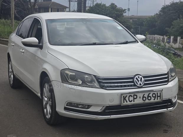 Volkswagen Passat 2011 White