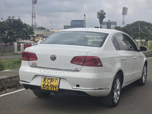 Volkswagen Passat 2011 White