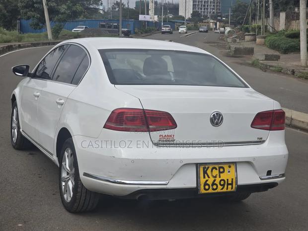 Volkswagen Passat 2011 White