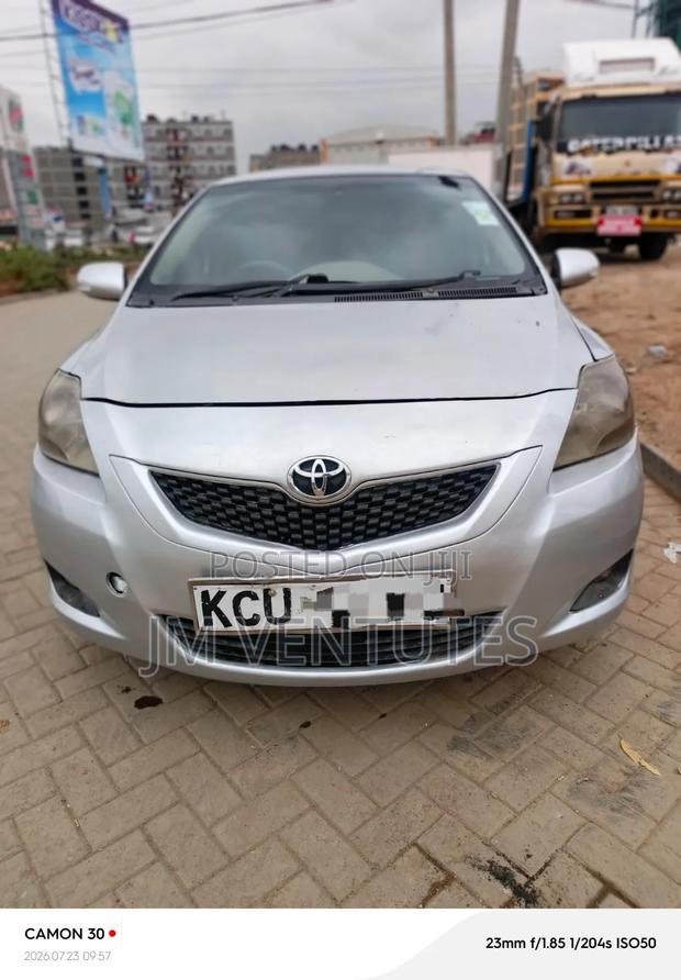 Toyota Belta 2012 Silver