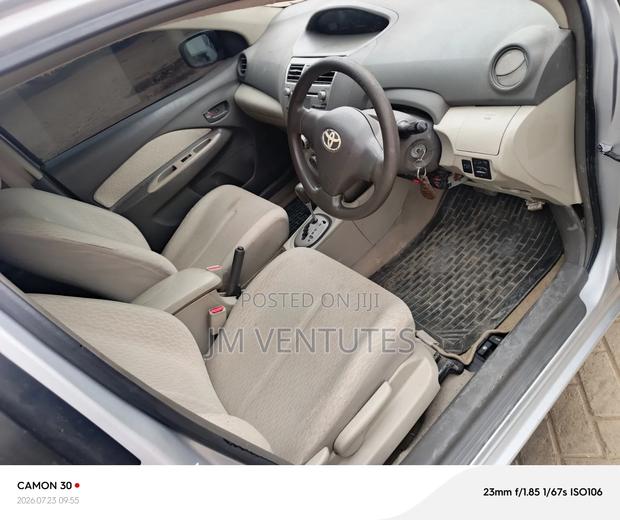 Toyota Belta 2012 Silver