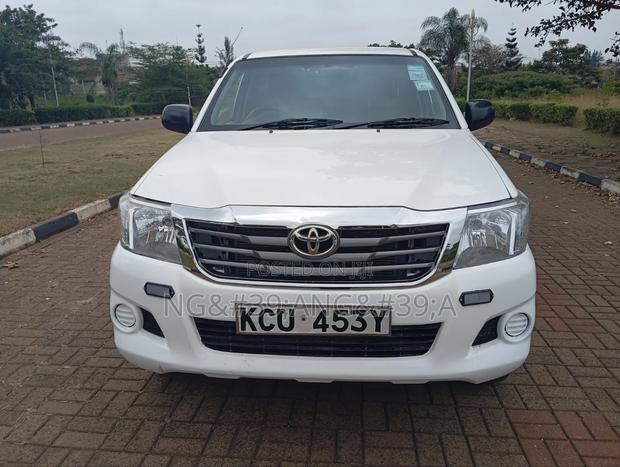 Toyota Hilux 2012 White
