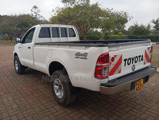 Toyota Hilux 2012 White
