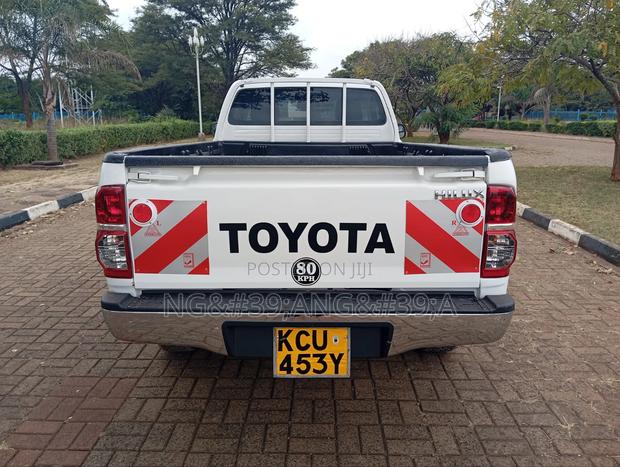Toyota Hilux 2012 White