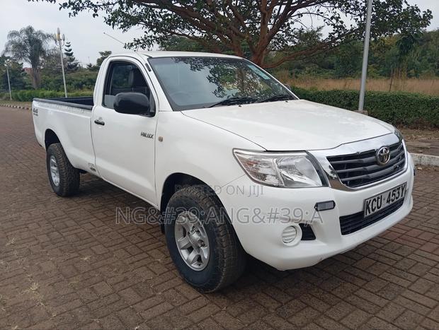 Toyota Hilux 2012 White