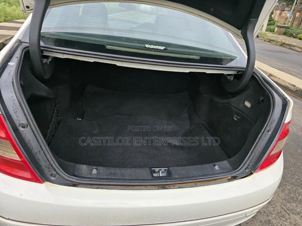 Mercedes-Benz C200 2009 White