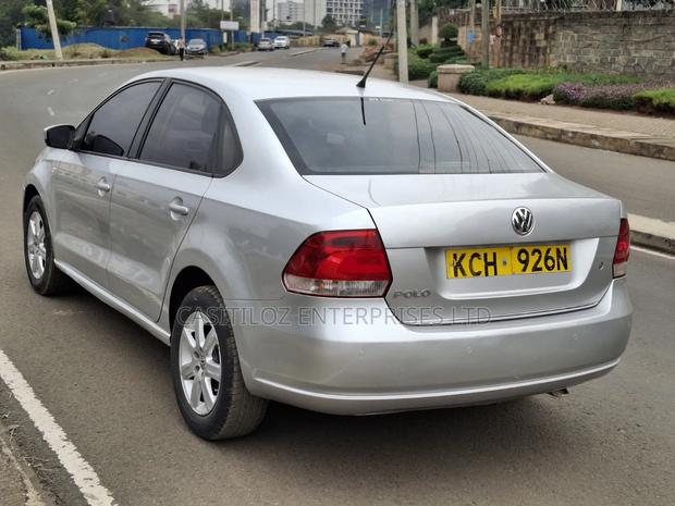Volkswagen Polo 2015 Silver