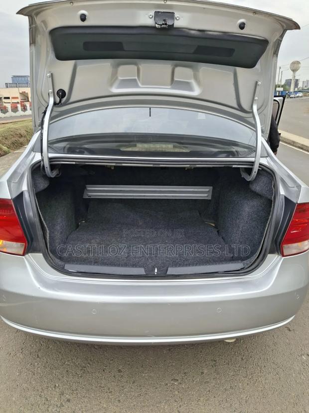 Volkswagen Polo 2015 Silver