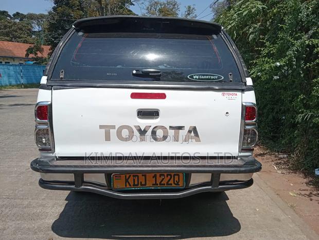 Toyota Hilux 2013 White