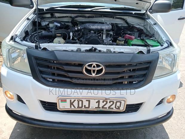 Toyota Hilux 2013 White