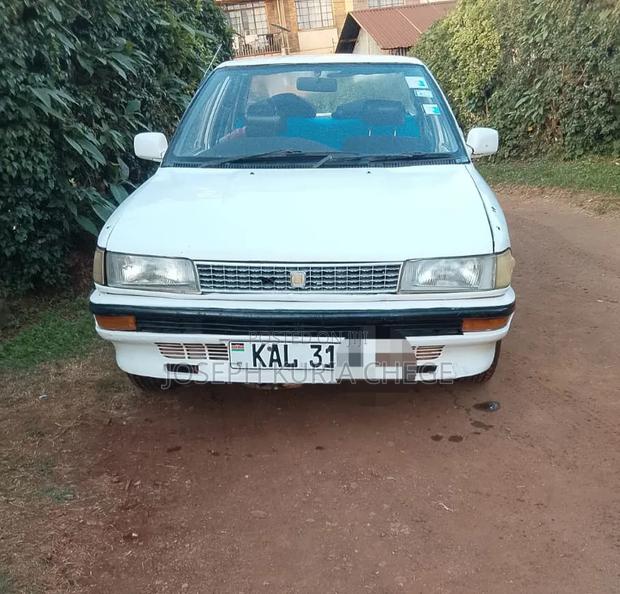 Toyota Corolla 1996 White