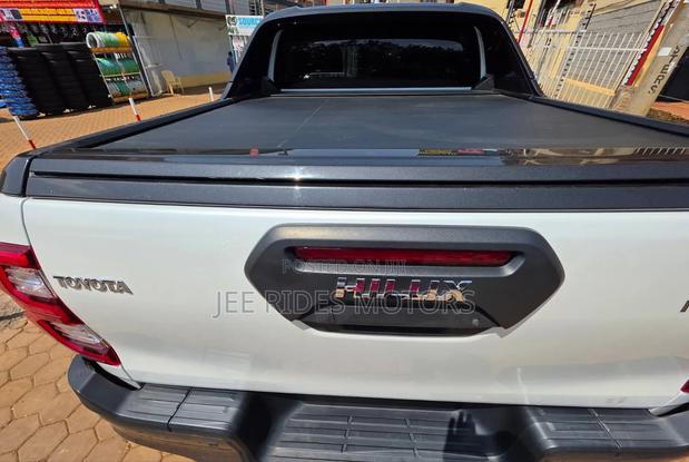 Toyota Hilux 2022 Off white