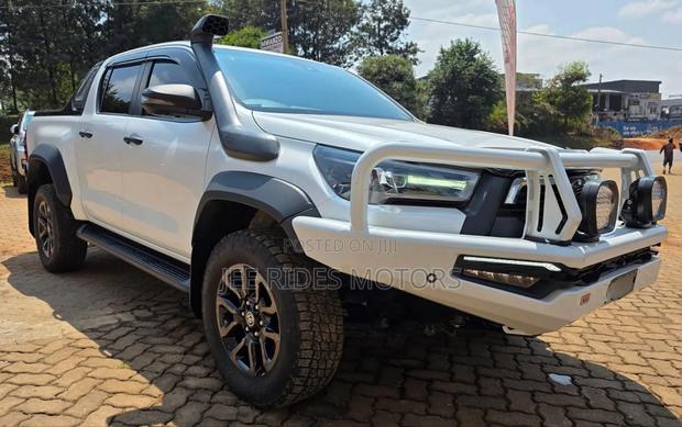 Toyota Hilux 2022 Off white