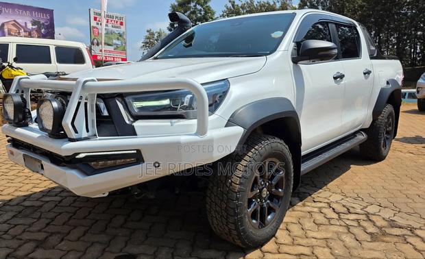 Toyota Hilux 2022 Off white