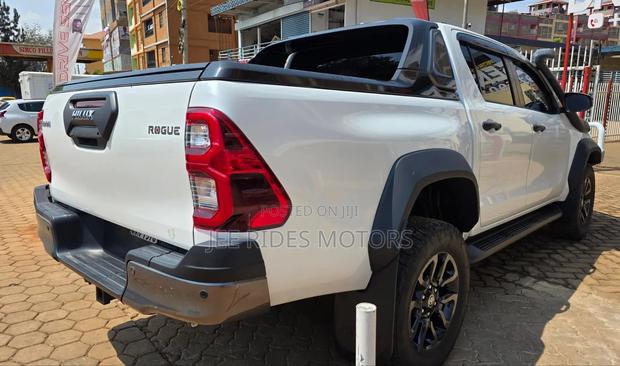 Toyota Hilux 2022 Off white