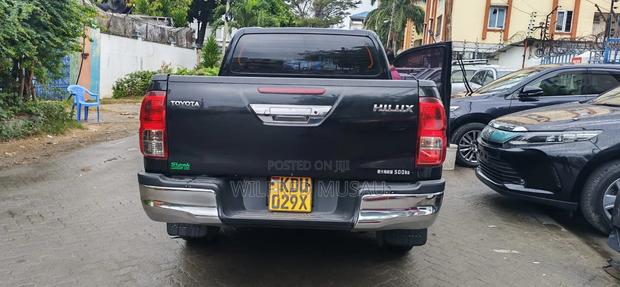 Toyota Hilux 2018 Black