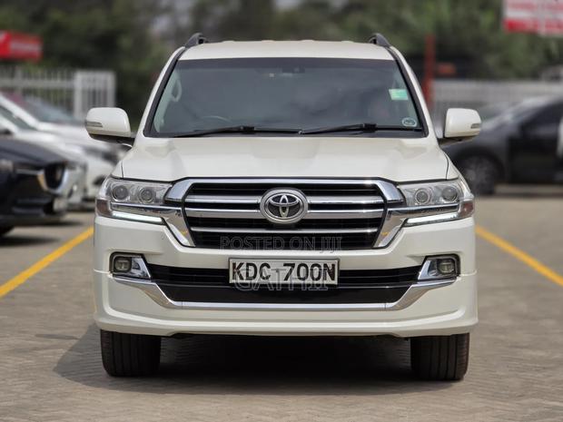 Toyota Land Cruiser 2007 White