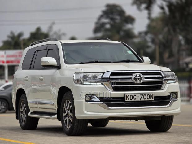 Toyota Land Cruiser 2007 White