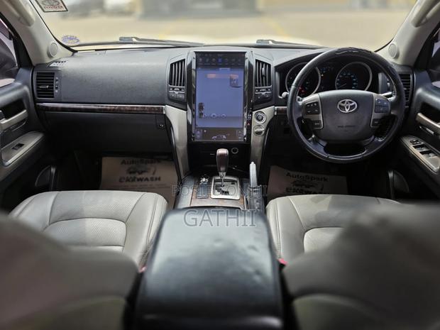 Toyota Land Cruiser 2007 White