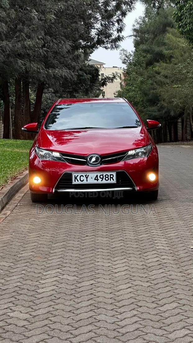 Toyota Auris 2014 Red
