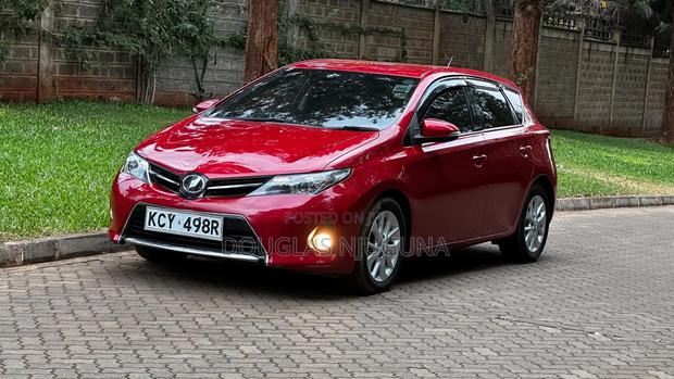 Toyota Auris 2014 Red
