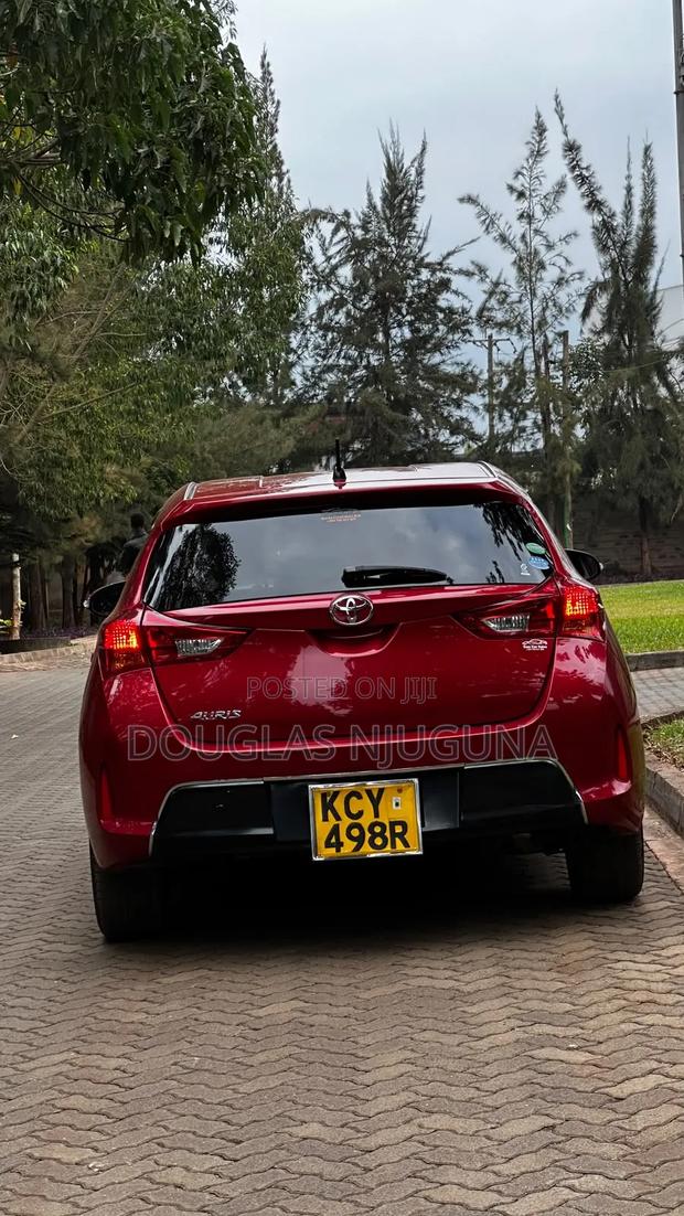 Toyota Auris 2014 Red