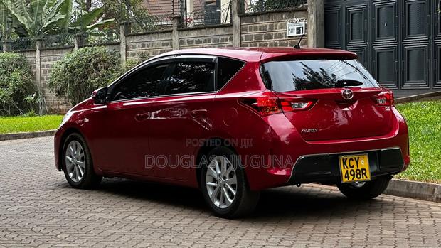 Toyota Auris 2014 Red