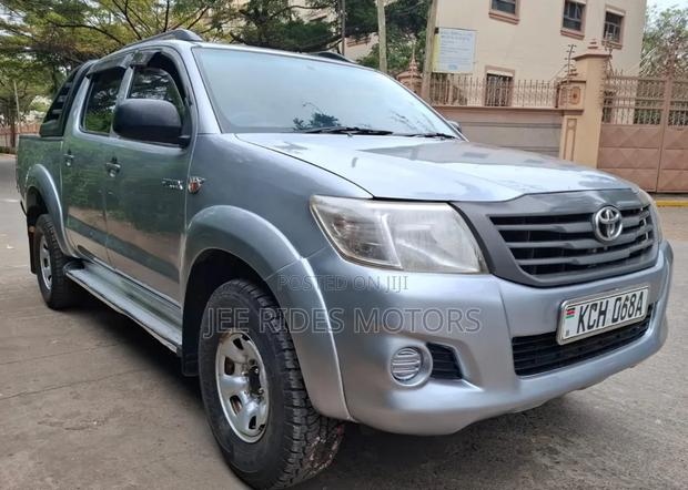 Toyota Hilux 2015 Gray