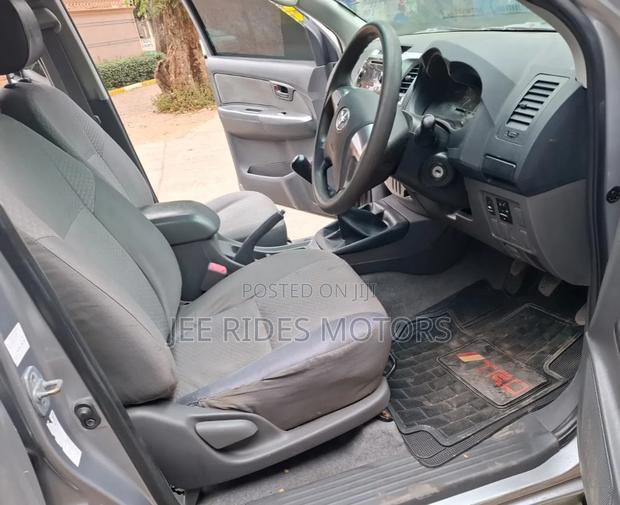 Toyota Hilux 2015 Gray