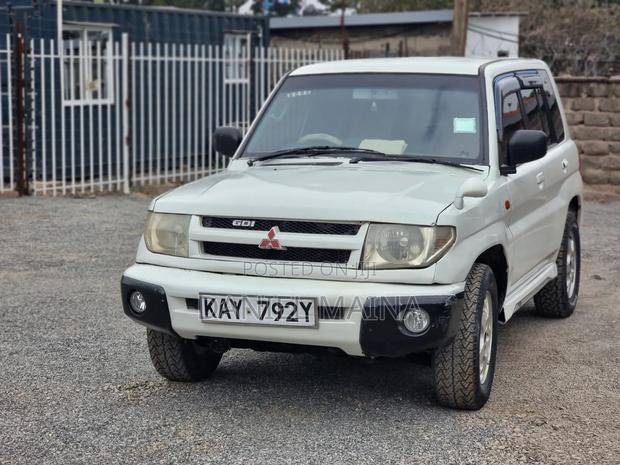 Mitsubishi Pajero IO 2000 White