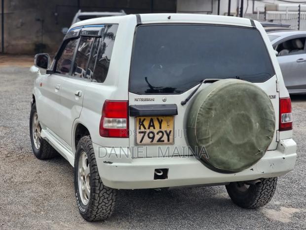 Mitsubishi Pajero IO 2000 White