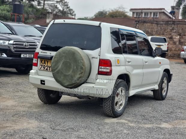 Mitsubishi Pajero IO 2000 White