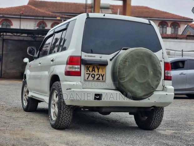 Mitsubishi Pajero IO 2000 White