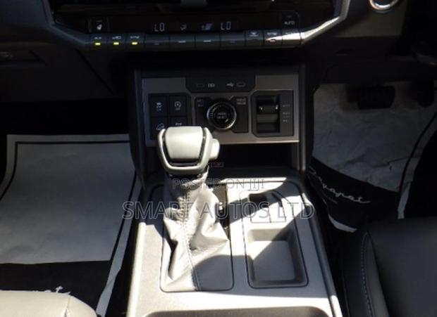 New Toyota Hilux 2025 Black