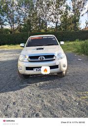 Toyota Hilux 2010 Gold for sale
