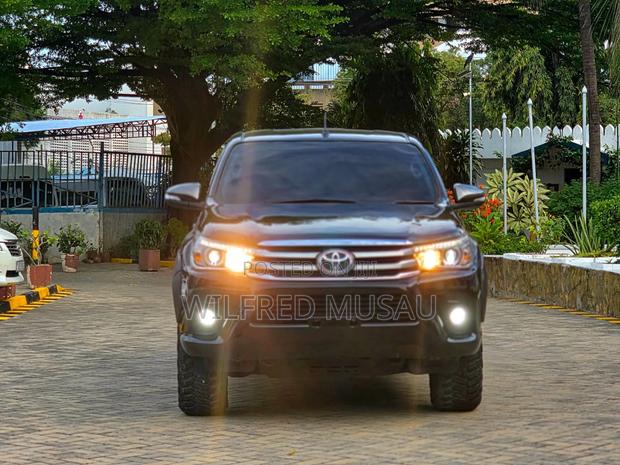 Toyota Hilux 2018 Black