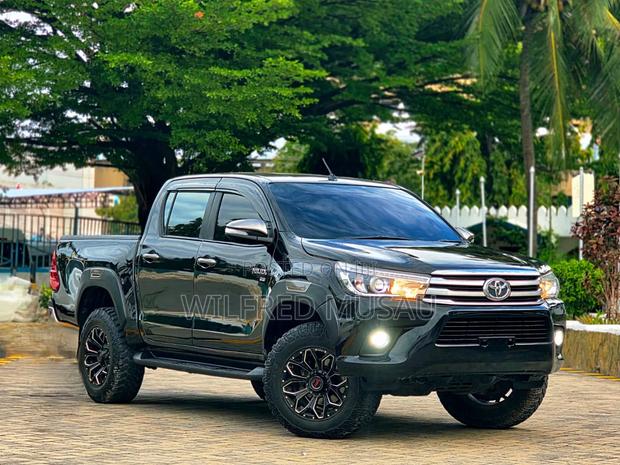 Toyota Hilux 2018 Black