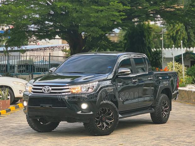 Toyota Hilux 2018 Black