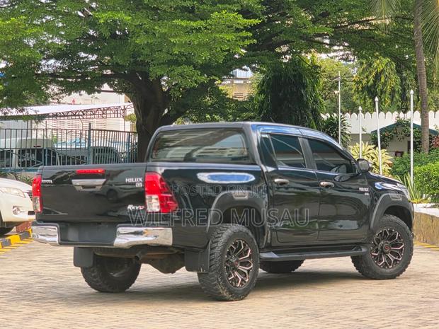 Toyota Hilux 2018 Black