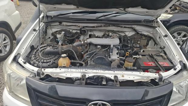 Toyota Hilux 2010 White