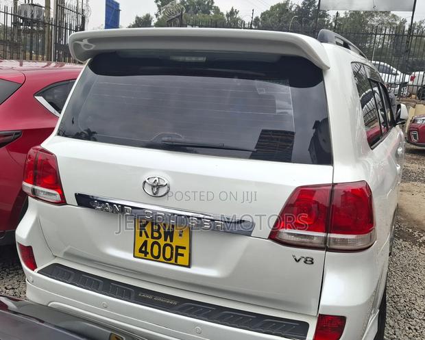 Toyota Land Cruiser 2007 White