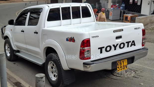 Toyota Hilux 2014 White