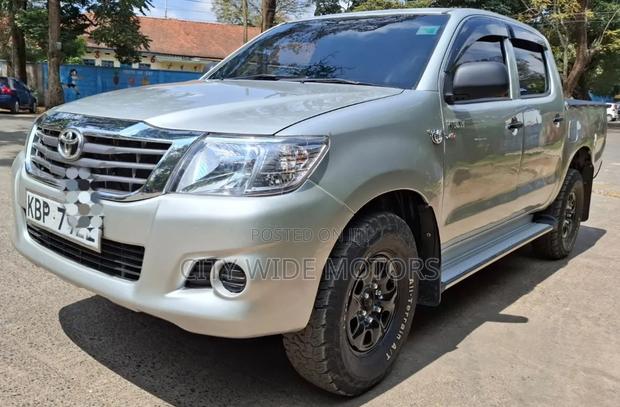 Toyota Hilux 2011 Silver