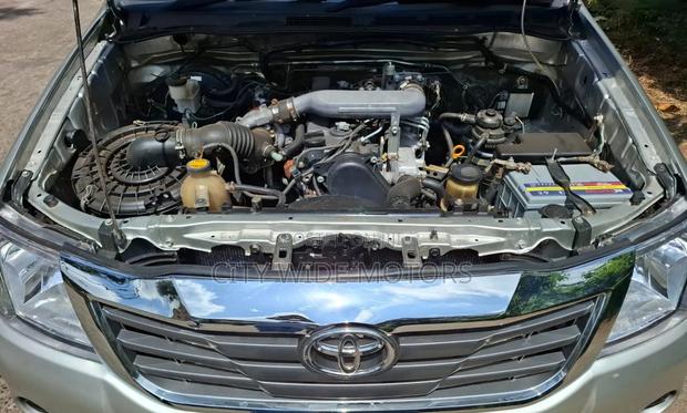 Toyota Hilux 2011 Silver