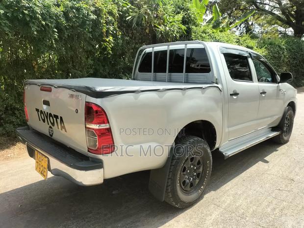 Toyota Hilux 2011 Silver