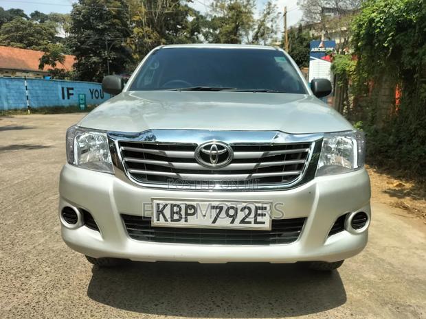 Toyota Hilux 2011 Silver